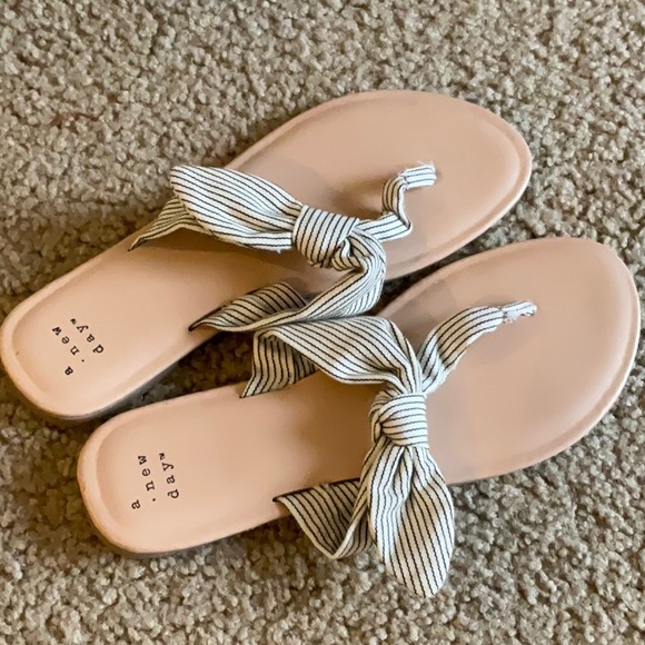Target Bow Sandals - Picture 1 of 3